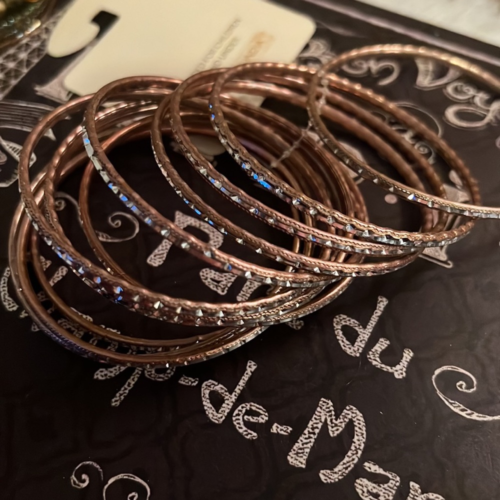 Vintage Bracelets Assorted (all included) - Picture 4 of 11